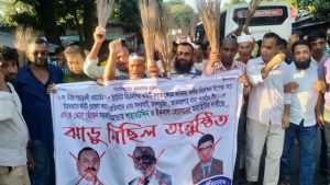 চট্টগ্রাম নগরীতে ক্ষুদ্ধ বিএনপি নেতাকর্মীদের ঝাড়ু মিছিল