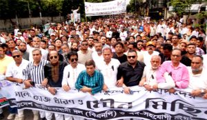 জুলাই-আগস্ট গণঅভ্যুত্থানে শহীদদের স্মরণে চট্টগ্রাম মহানগর বিএনপি’র কালো ব্যাচ ধারণ ও মৌন মিছিল